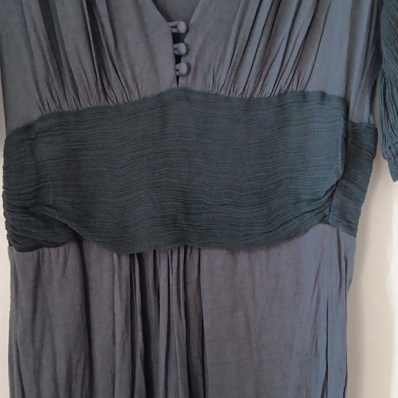 Blueish gray dress with sheer sleeves. Very comfortable - Picture 4 of 5